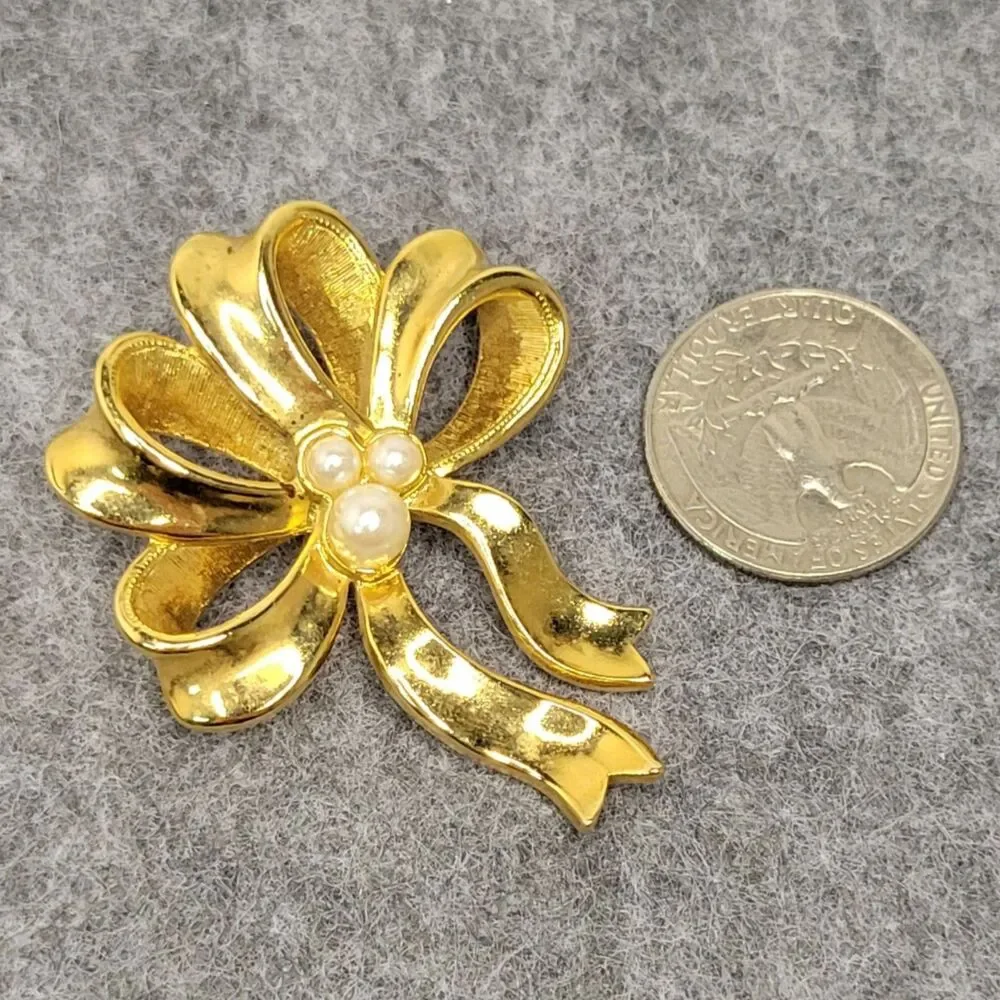 Vtg Avon Brooch